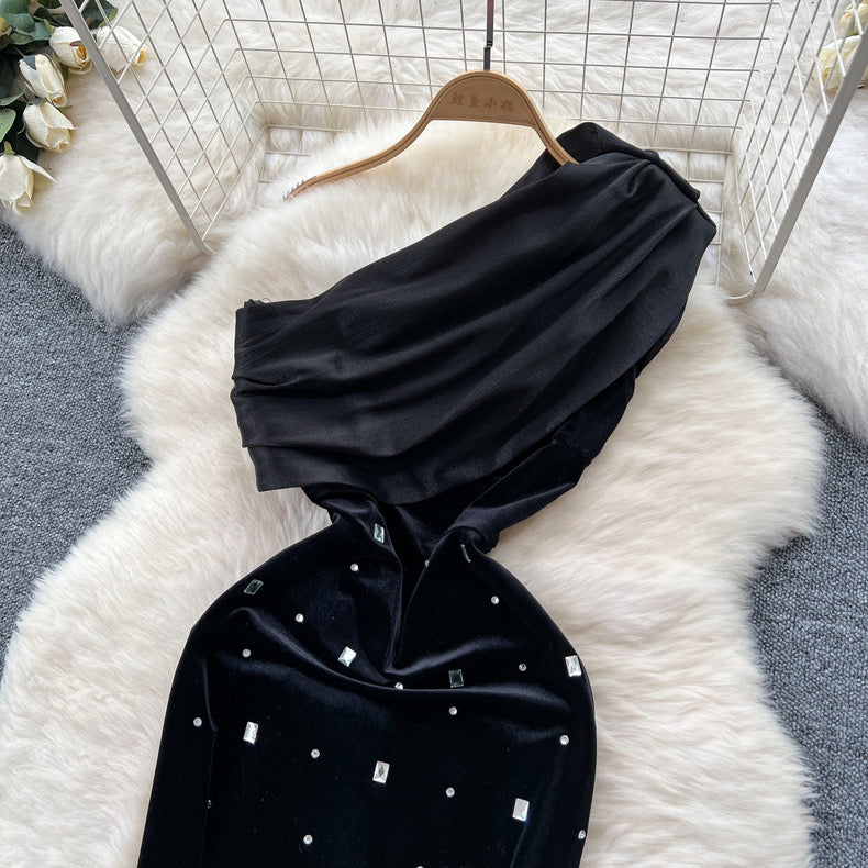 high-end celebrities, sloping shoulder, sleeveless splicing, diamond slim fit hip-hugging velvet bodycon