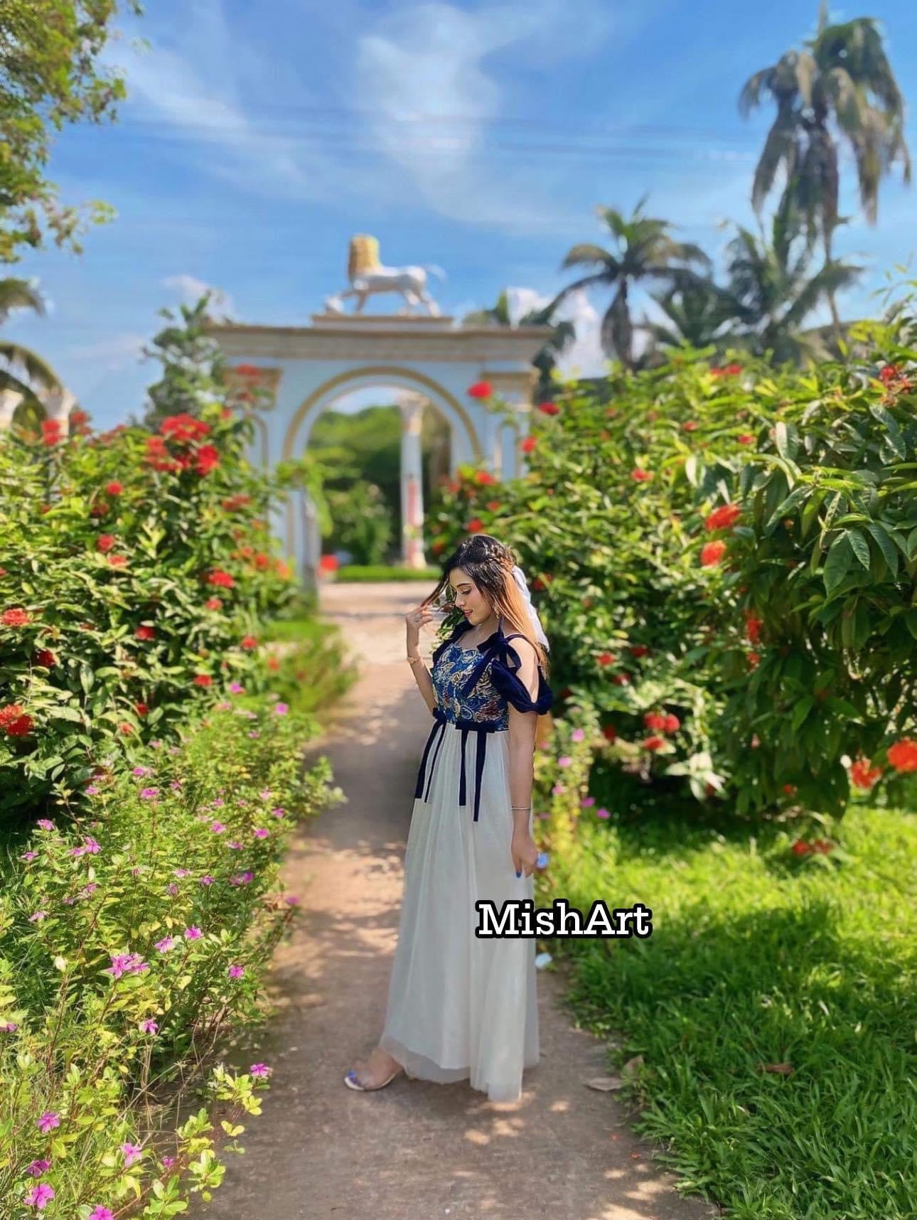 Beautiful Exclusive suspender princess dress