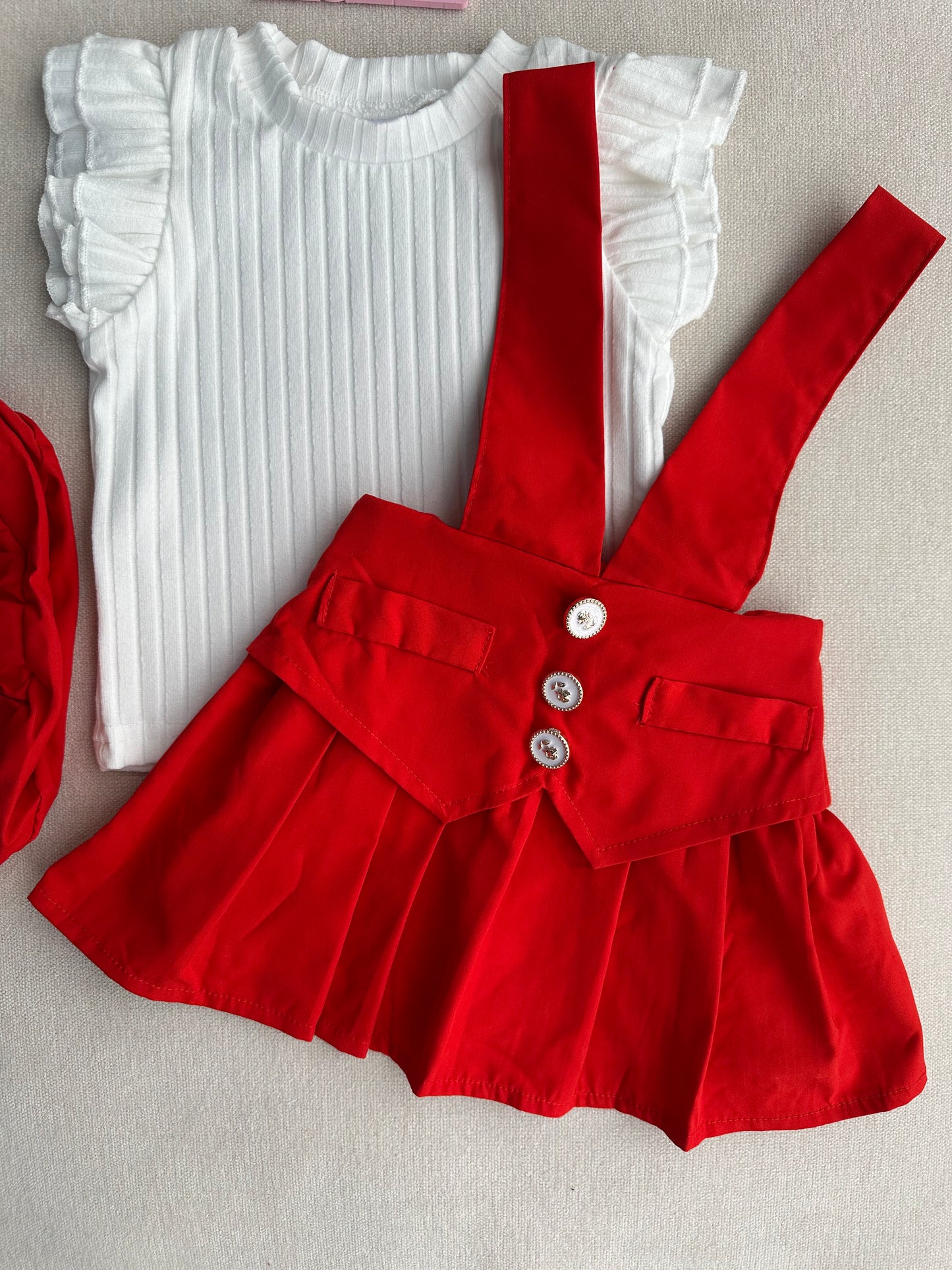 Pleated skirt & top with hat
