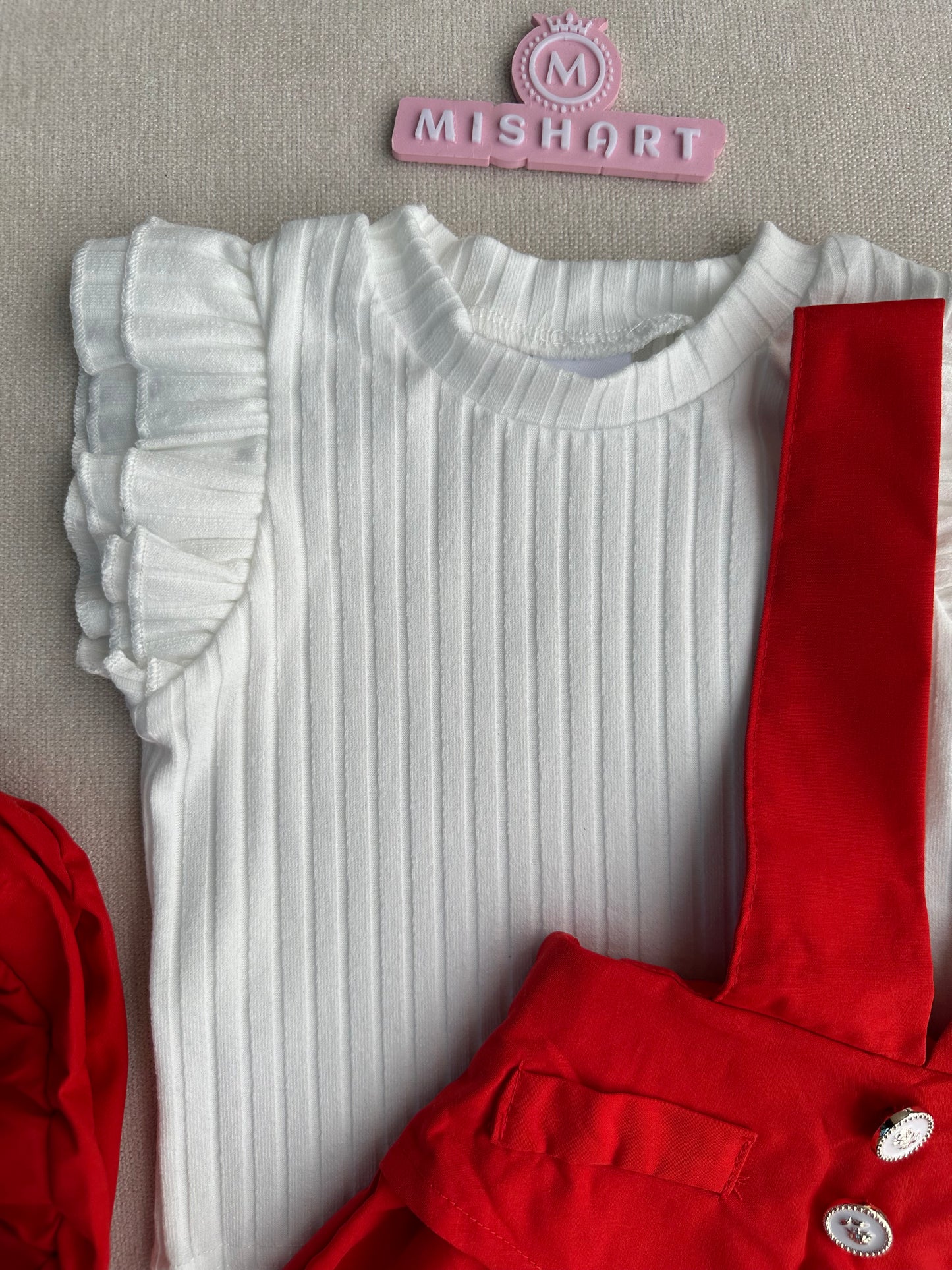 Pleated skirt & top with hat
